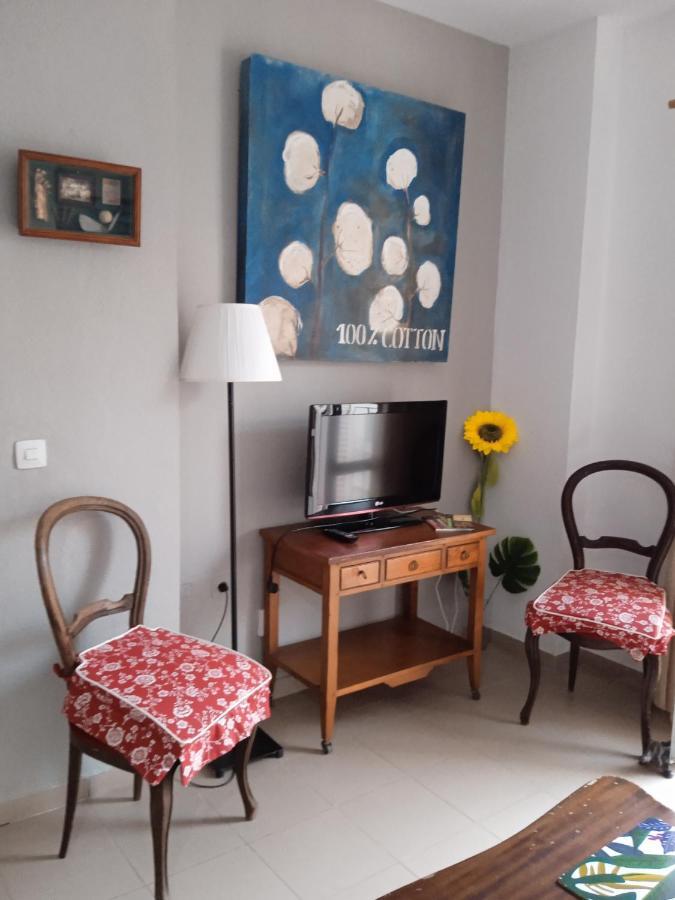 Apartamento Casco Antiguo Exterior Unico En Segunda Planta En Un Edificio De De Dos Plantas Sevilla Buitenkant foto